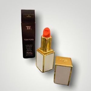 Rare TOM FORD Ultra-Rich Lip Color in shade 15 Mariko
Brand new